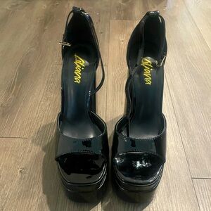 Liliana Ari Black Platform Heels